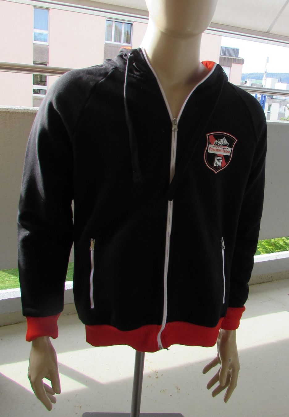 Giacche: Coole Freizeitjacke mit Kapuze – Usato da Aadorf venduto da Olymp05