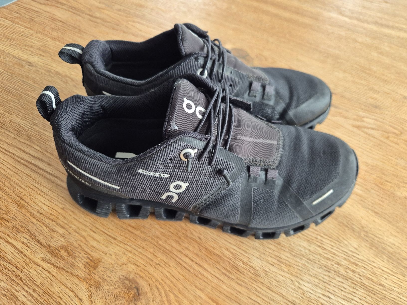 On Damenschuhe: Neuwertiger wasserfester On Cloud Grösse 37 – Gebraucht aus Tuggen von Sarabaet