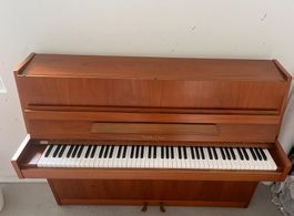 Nordiska Klavier in schöner Holzoptik