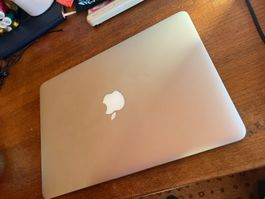 MacBook Pro 13“ 2014 – 8GB RAM – 128GB SSD – Akku 480 Zyklen