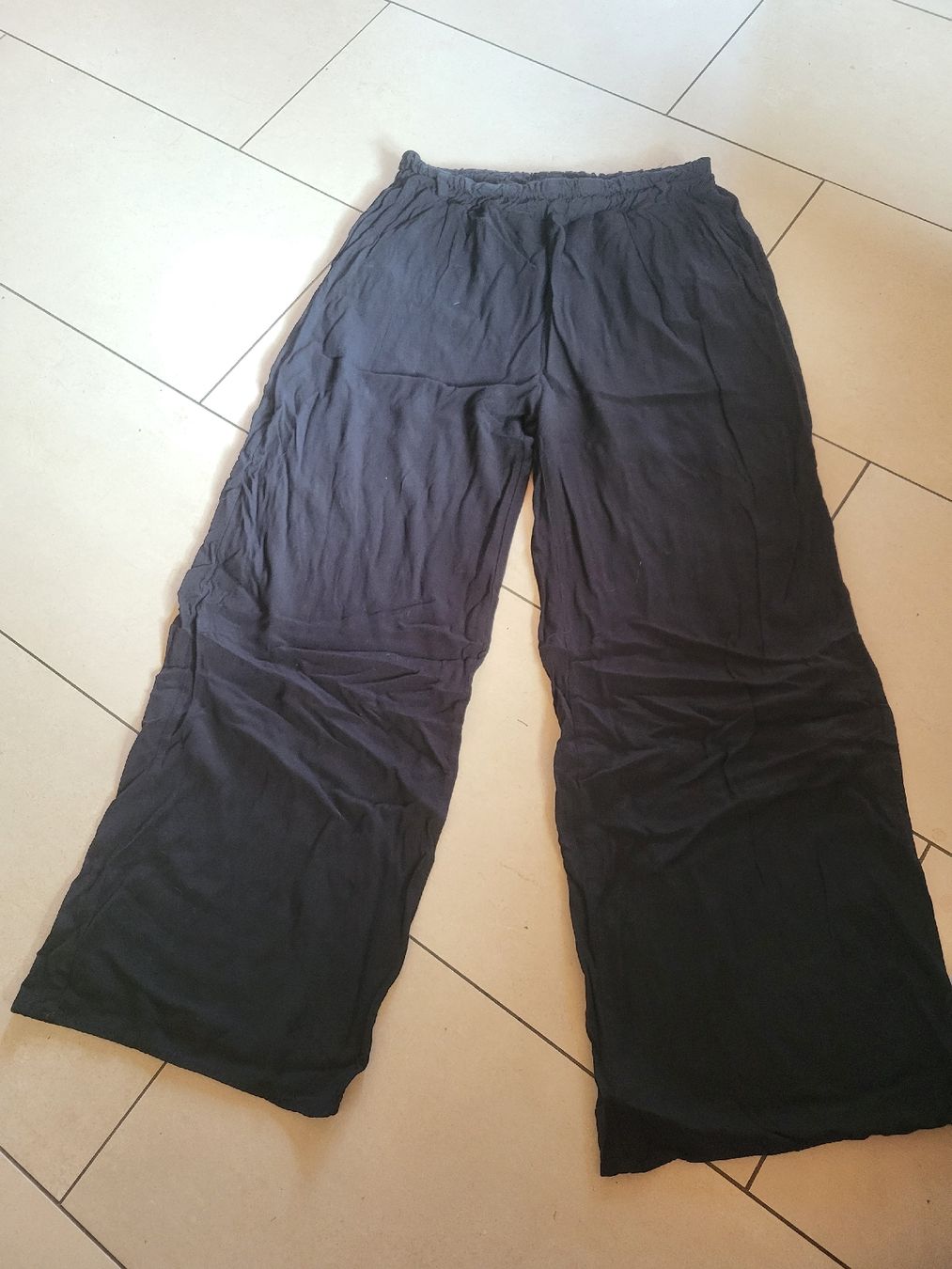 Hosen: Damenhose schwarz, Chicoree Gr. M – Gebraucht aus Enggistein von Manuki_engg