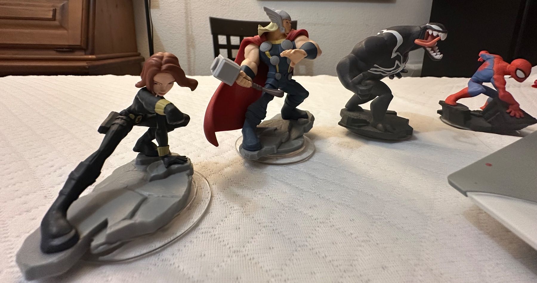 Marvel Figurines: Pack Complet Disney Infinity 2.0 Marvel : 6 Figurines + Base – D'occasion à Genève par hesgotthepackage 1