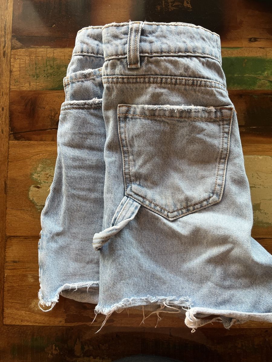 Stradivarius Jeans: Shorts Jeans, Gr.34 – Usato da Jegenstorf venduto da vanisaem 3