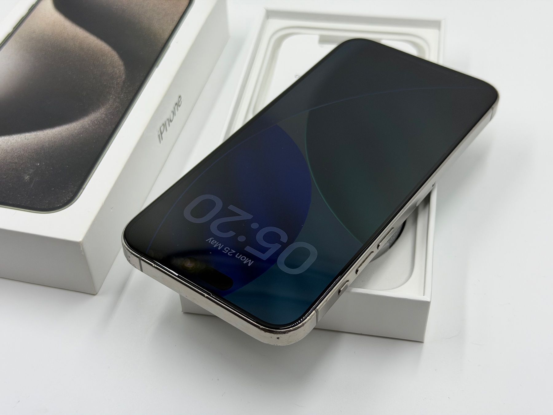 Apple Telefoni cellulari / Smartphones: Apple iPhone 15 Pro Max - 1TB | Wie neu – Usato da Chur venduto da ReplaceHub 4