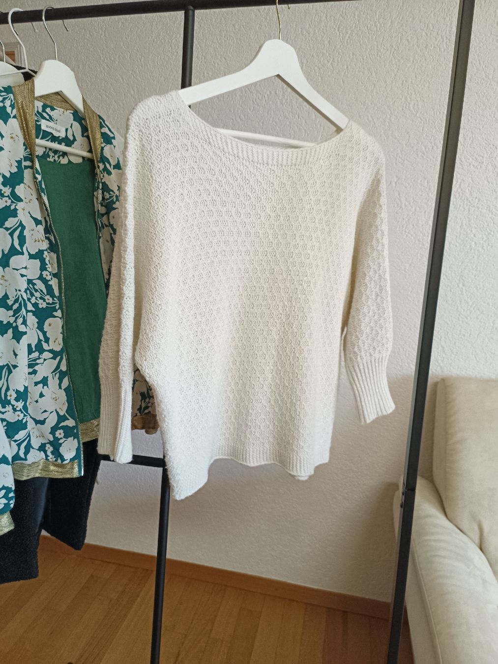 Pullover & Sweatshirts: Pull d'hiver, écru, taille unique - Superbe affaire! – Gebraucht aus Chermignon-Bas von deb_vme 2