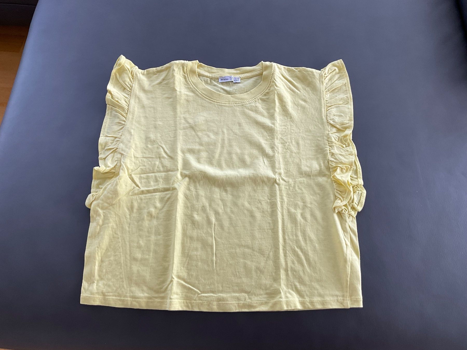 Bershka T-shirt: T-Shirt Zitonengelb – Usato da Horw venduto da Benny017