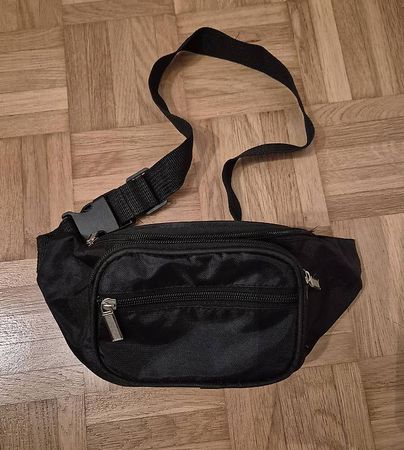 Schwarze Bauchtasche