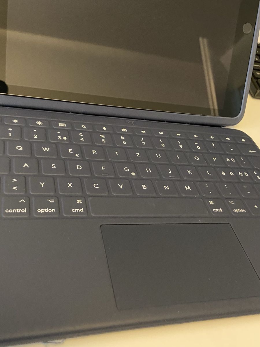 Apple Tablet PC: iPad mit Tastaturhülle – Usato da Meilen venduto da Senddy 1