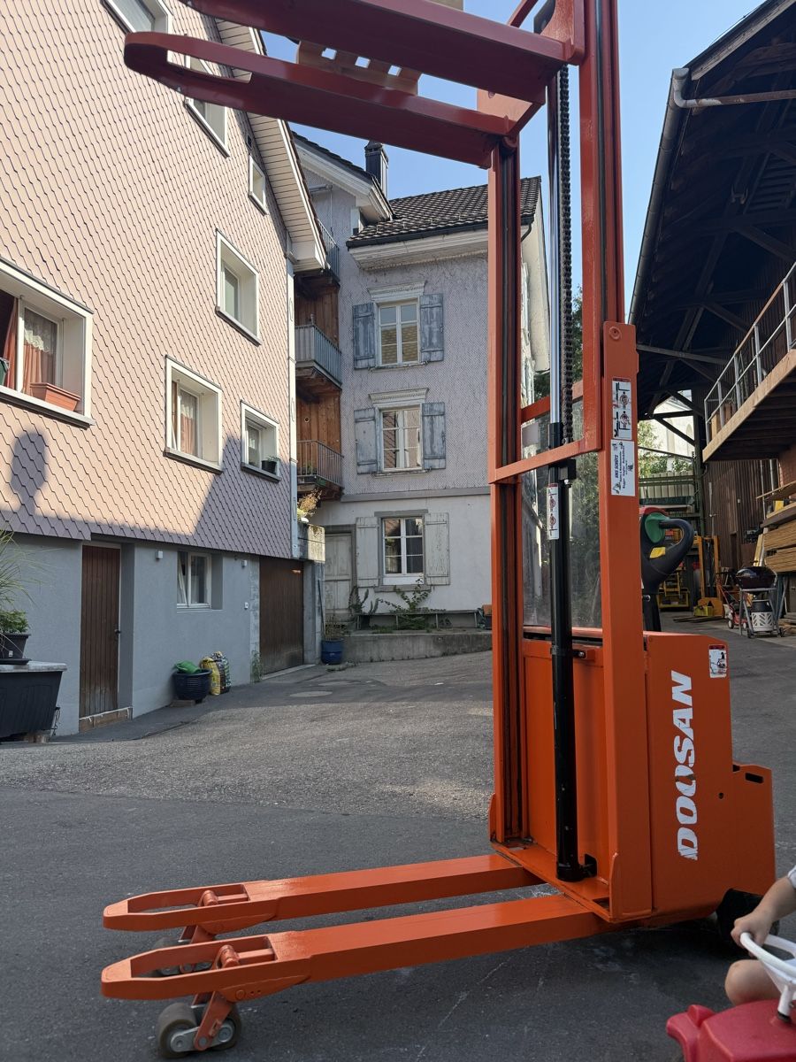 Doosan Gabelstapler & Hubwagen: Deichselstapler Ameise Stapler Doosan – Gebraucht aus Ebnat-Kappel von Suizo1291 7