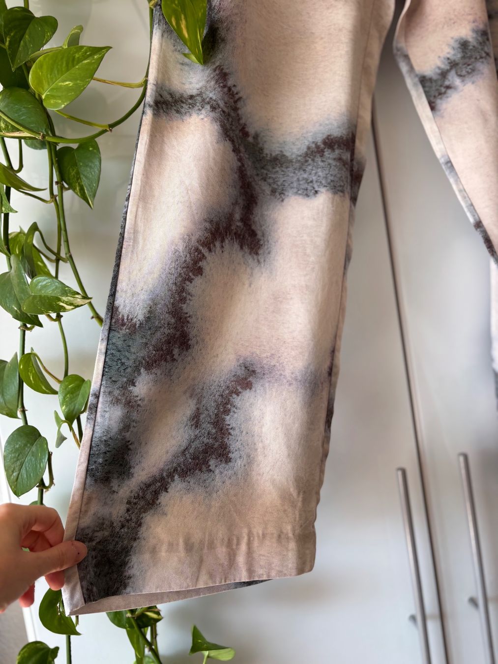 Cos Pantaloni: COS Hose im Batik-Stil Gr. M – Usato da Zürich venduto da missmodernage 3