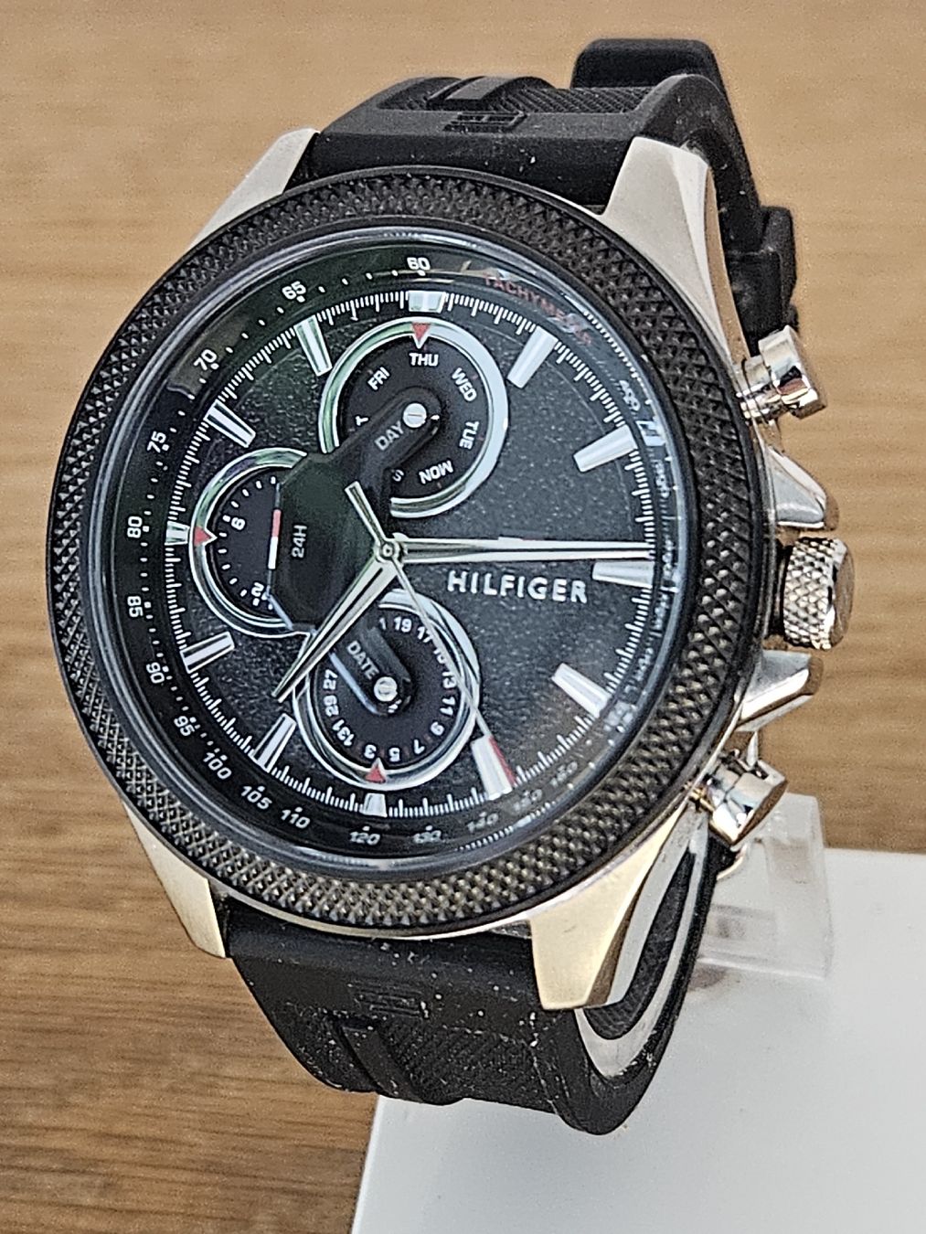 Tommy Hilfiger Orologi: Tommy Hilfiger Herrenuhr 46mm mit Box  – Usato da Flamatt venduto da pie_f9zm