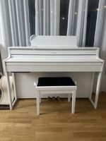 Digitalpiano Roland HP704 WH  Wie neu + Zubehör