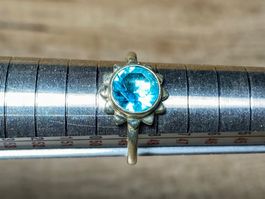 Feiner 925 Silber Ring mit natürlichem Blautopas