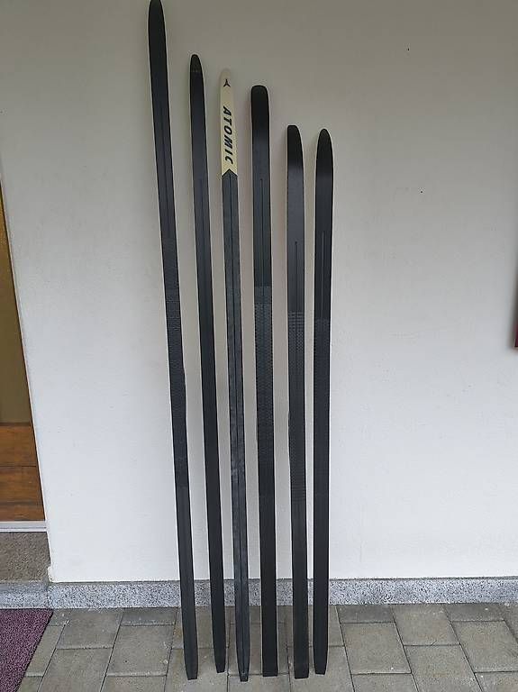 Skis: Materiale da sci di fondo prezzo da concordare  – D'occasion à Mairengo par nik_b26c 2