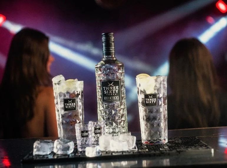 Bevande alcoliche: 1 Three Sixty Vodka original 70cl, 37,5%vol. – Nuovo e nell'imballaggio originale da Basel venduto da Seifehuesli 3