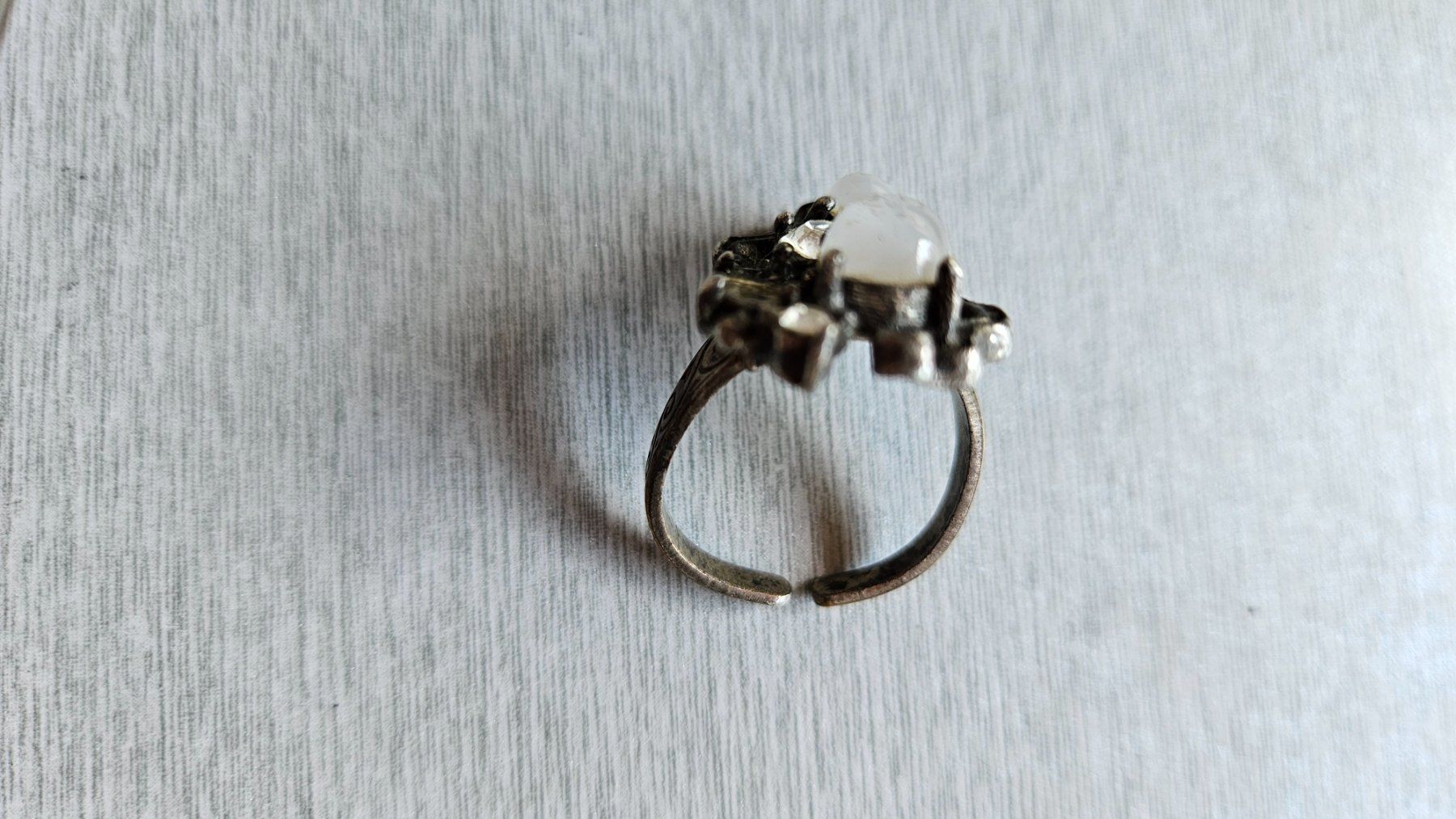 Anelli: Ring brutalistisch, ein Stein fehlt – Usato da Feldbrunnen venduto da Kolosseum111 1