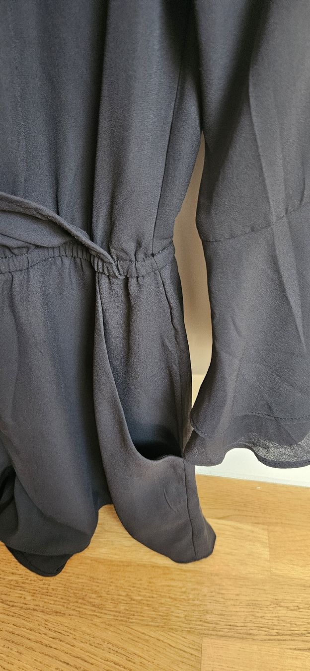 H&M Tute: Jumpsuit Damen Schwarz Grösse S H&M – Usato da Rombach venduto da ThriftBetter 2
