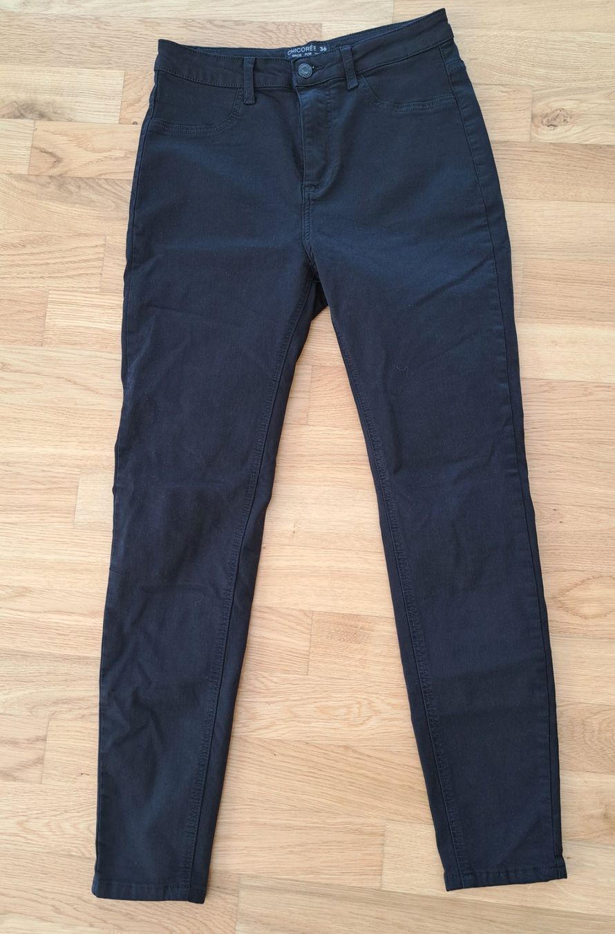 Jeans: Schwarze Jeans von Chicorée / Gr. 36 – Neu (gemäss Beschreibung) aus Luzern von Salemanlu