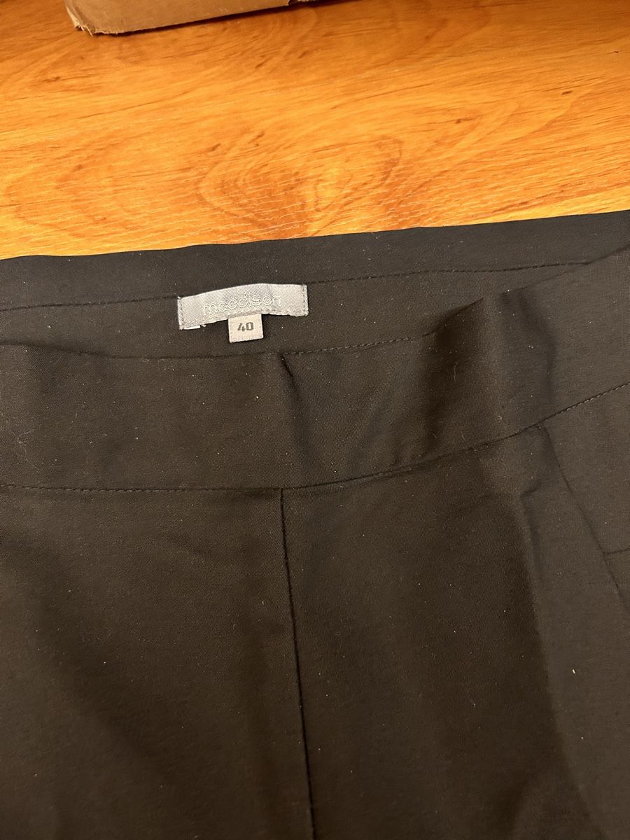 Lots de vêtements: Lot 3 pantalons – D'occasion à Noville par Malik2017 4