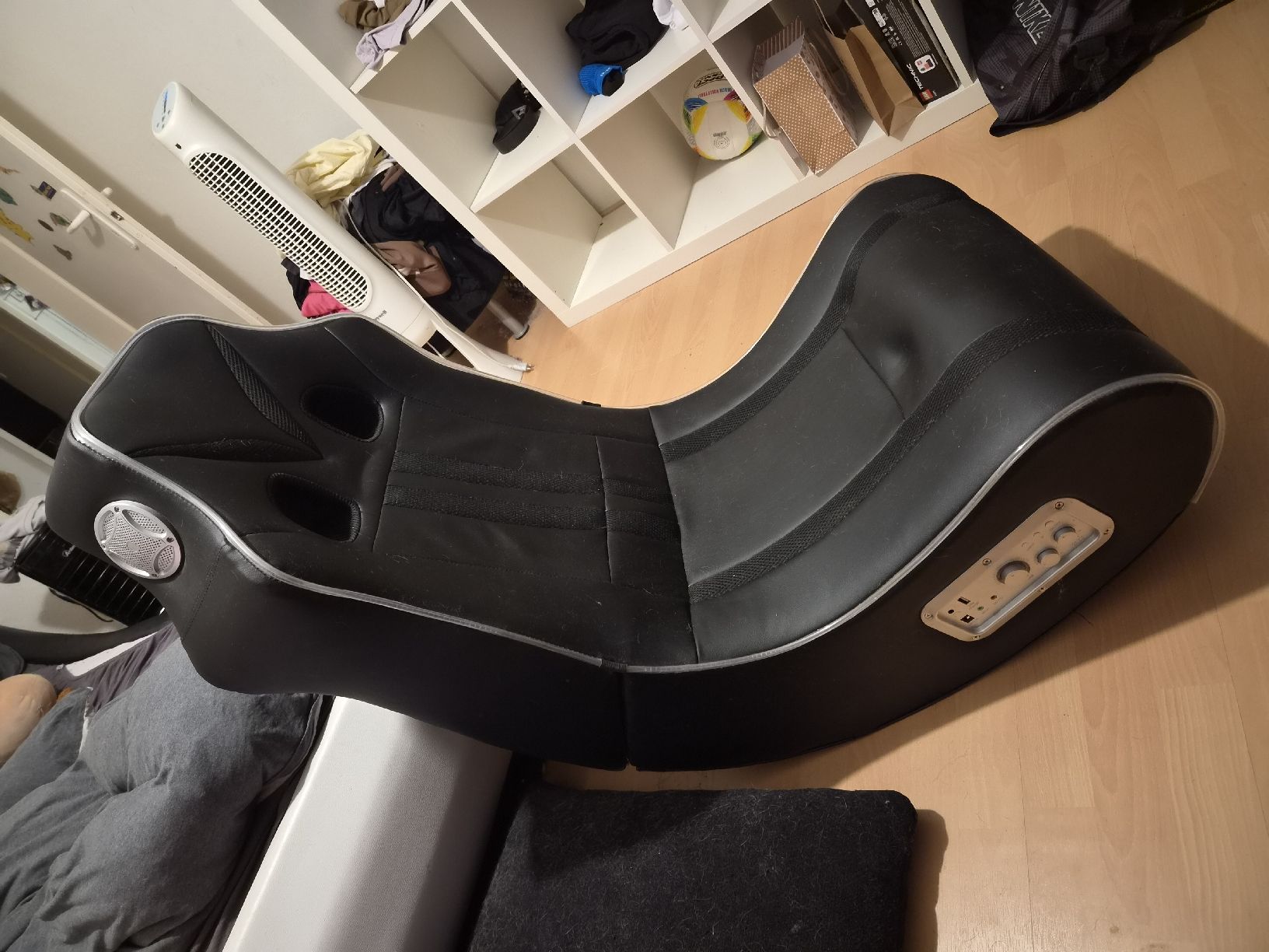 Conforama Poltrone: Gamingsessel mit LED & Musikboxen – Usato da Attiswil venduto da Velvet81 2