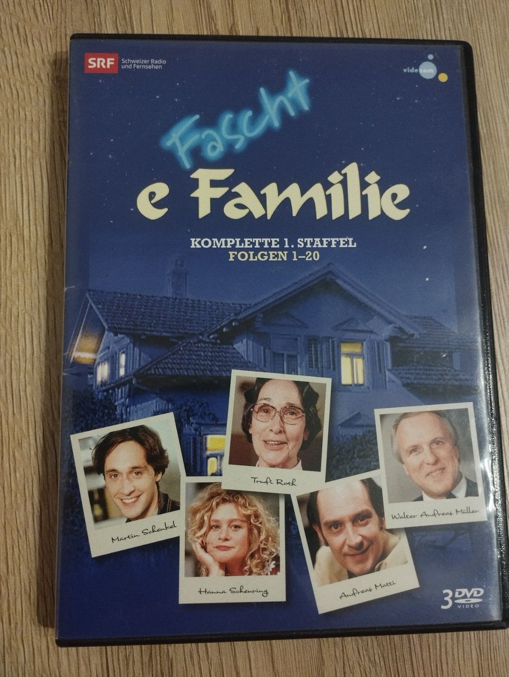 Tutti i DVDs: Fascht e familie Komplette Staffel 1 – Usato da Steffisburg venduto da AutoFiat