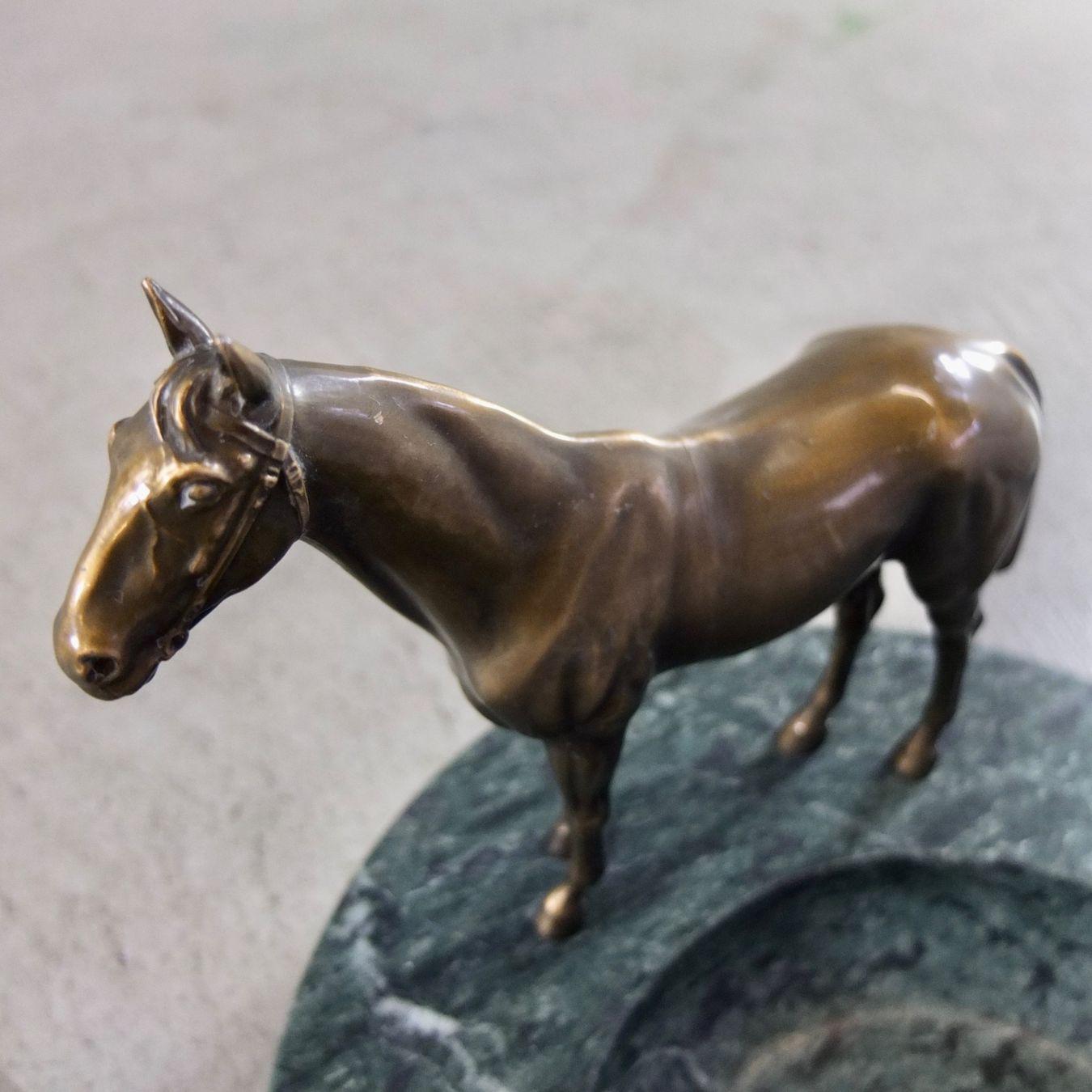 Statuette: Antike Ablage aus Bronze und Marmor – Usato da Basel venduto da Brocki-auf-dem-Wolf 6