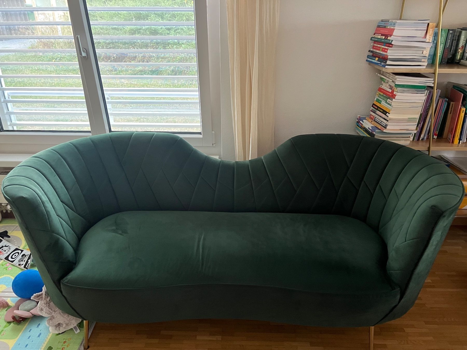 Sofas: Elegantes Samtsofa 3-Sitzer in Dunkelgrün – Gebraucht aus Horgen von ann_y7md