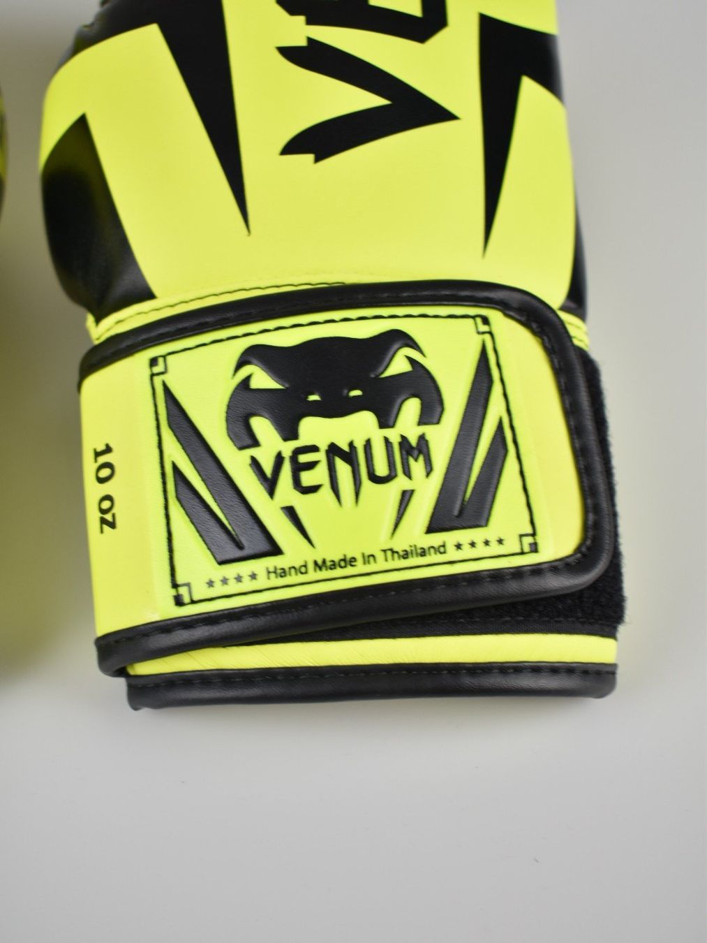 Guanti & manicotti: Venum Elite Boxhandschuhe Neongelb 10oz – Usato da Nürensdorf venduto da 2ND_STORY 2