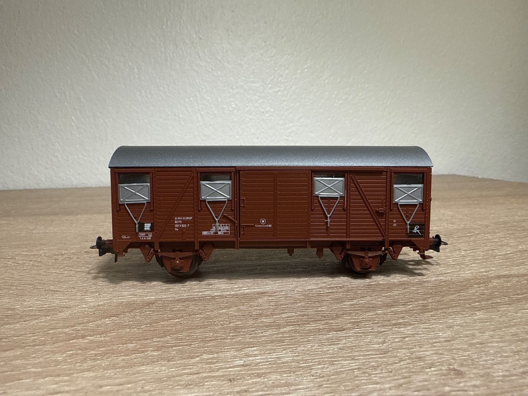 Roco Modellini di ferrovie: Roco Güterwagen DB H0 (90) – Usato da St-Aubin-Sauges venduto da Lo_Go
