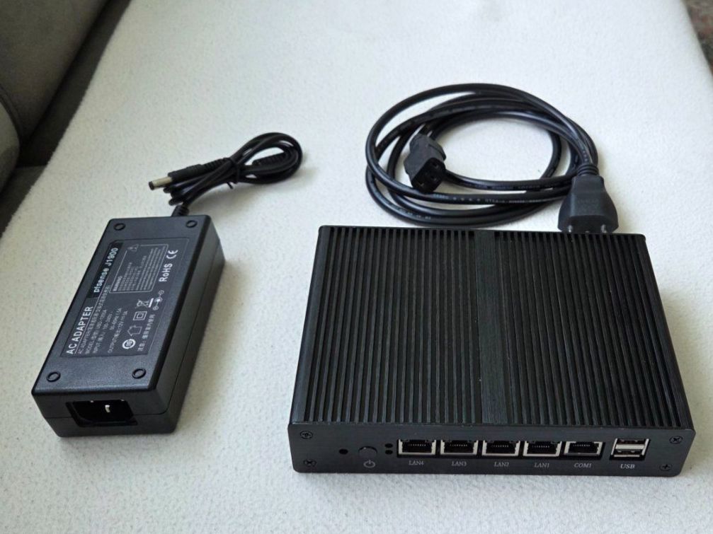 Firewall: PfSense J1900 Firewall Router mit 4 Ports – Usato da Steinhausen venduto da Gullypoint