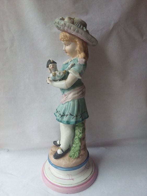 Petite figurine de fille -  France