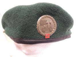 Schweizer Armee Béret sehr schöner Zustand mit Emblem 56-57