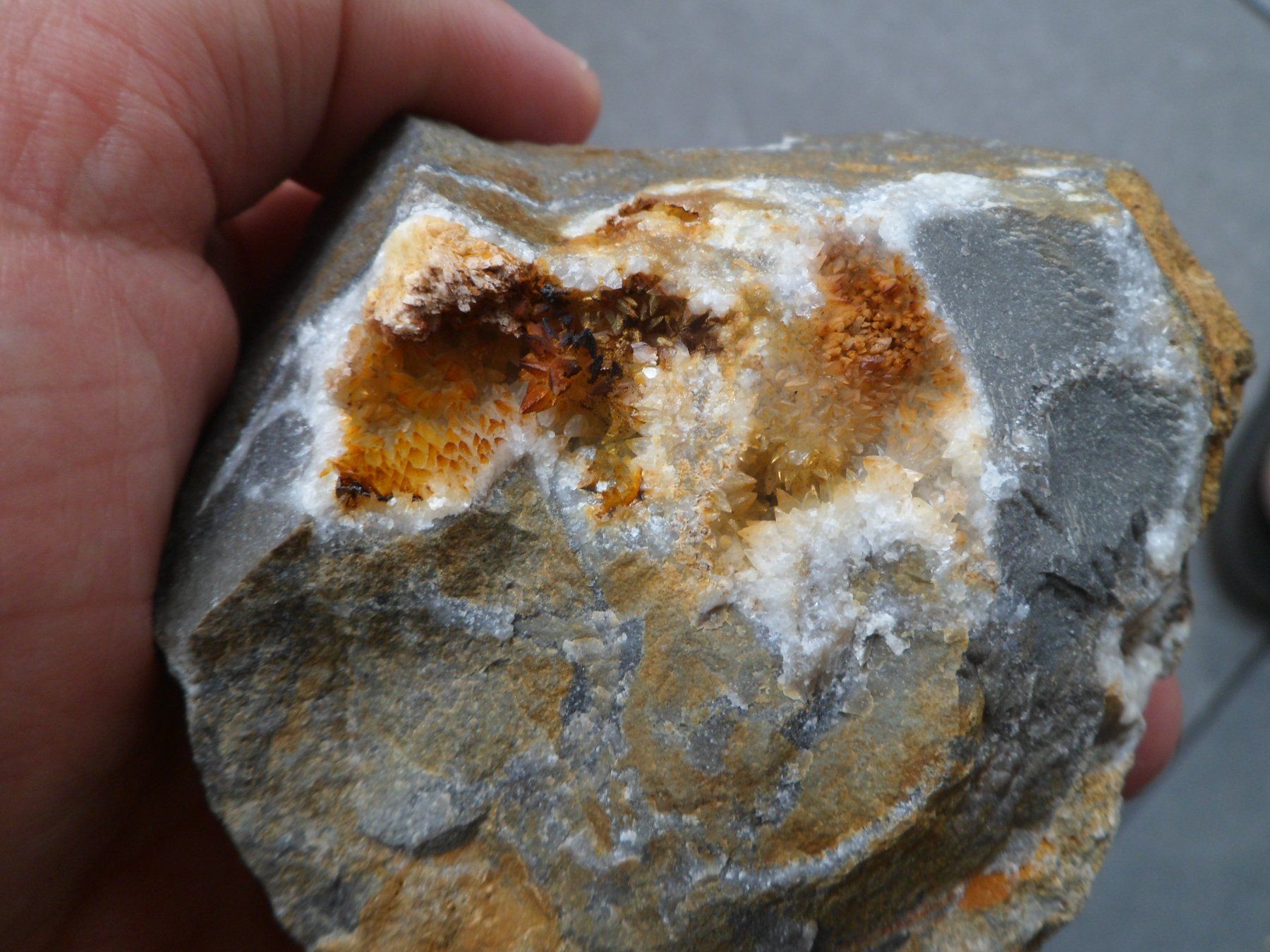 Minerali & Pietre curative: Calcitkristalle Schweiz selten. – Usato da Affoltern am Albis venduto da Fossil60 6