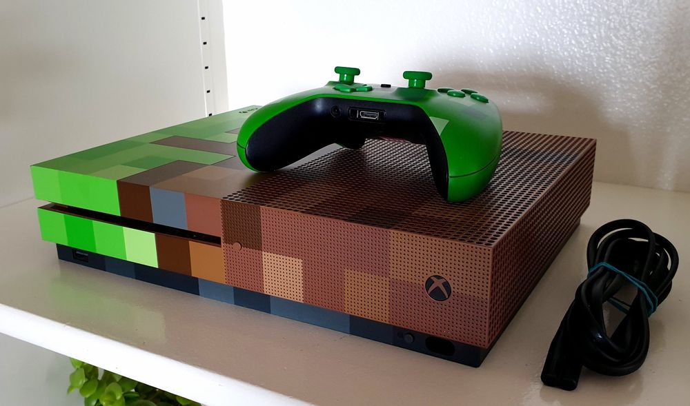 XBOX ONE S Minecraft (édition limitée) COMME NEUF | Kaufen auf Ricardo
