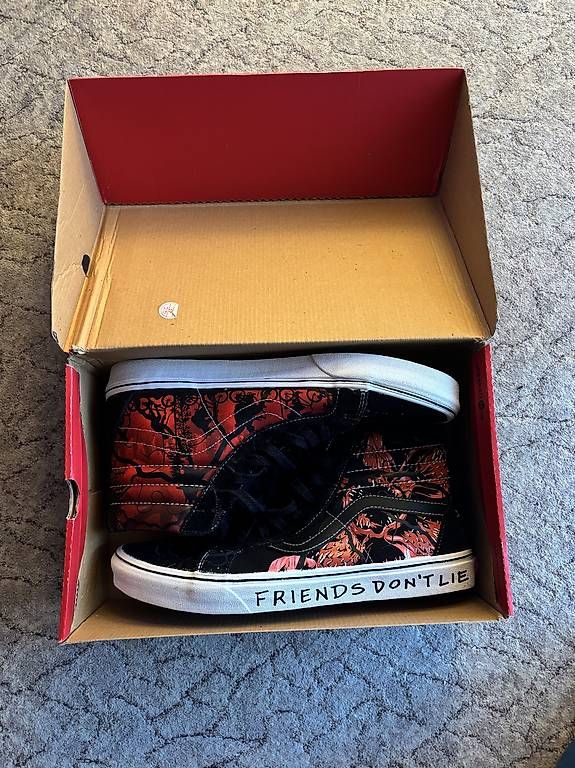 Scarpe da uomo: Vans x Stranger Things - SK8 Hi Reissue – Usato da Bettlach venduto da Jonas.Walker