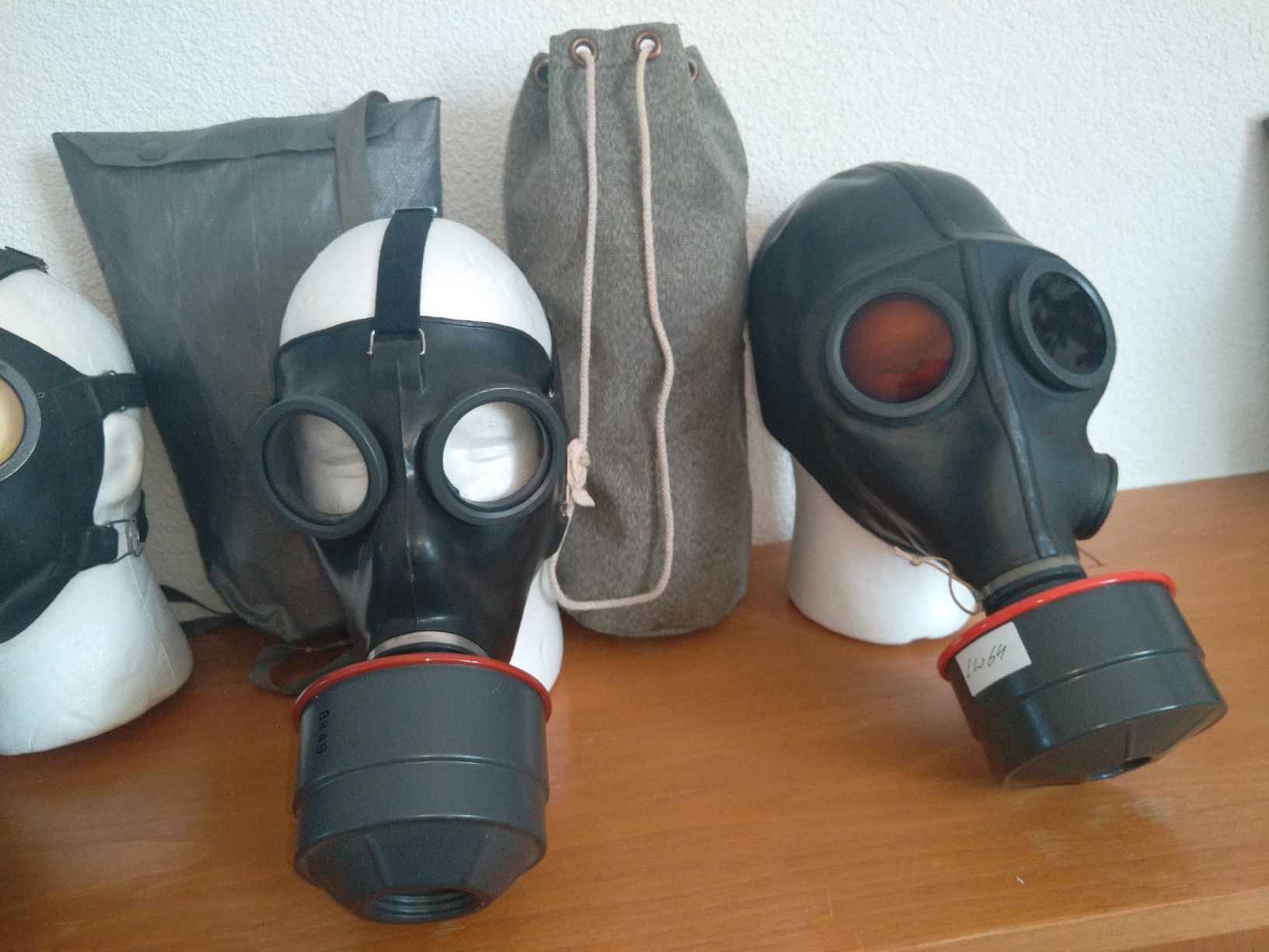 Schweizer Armee Uniformen: Zivil Gasmaskensammlung Schweiz – Gebraucht aus Niederönz von Vgt22 3