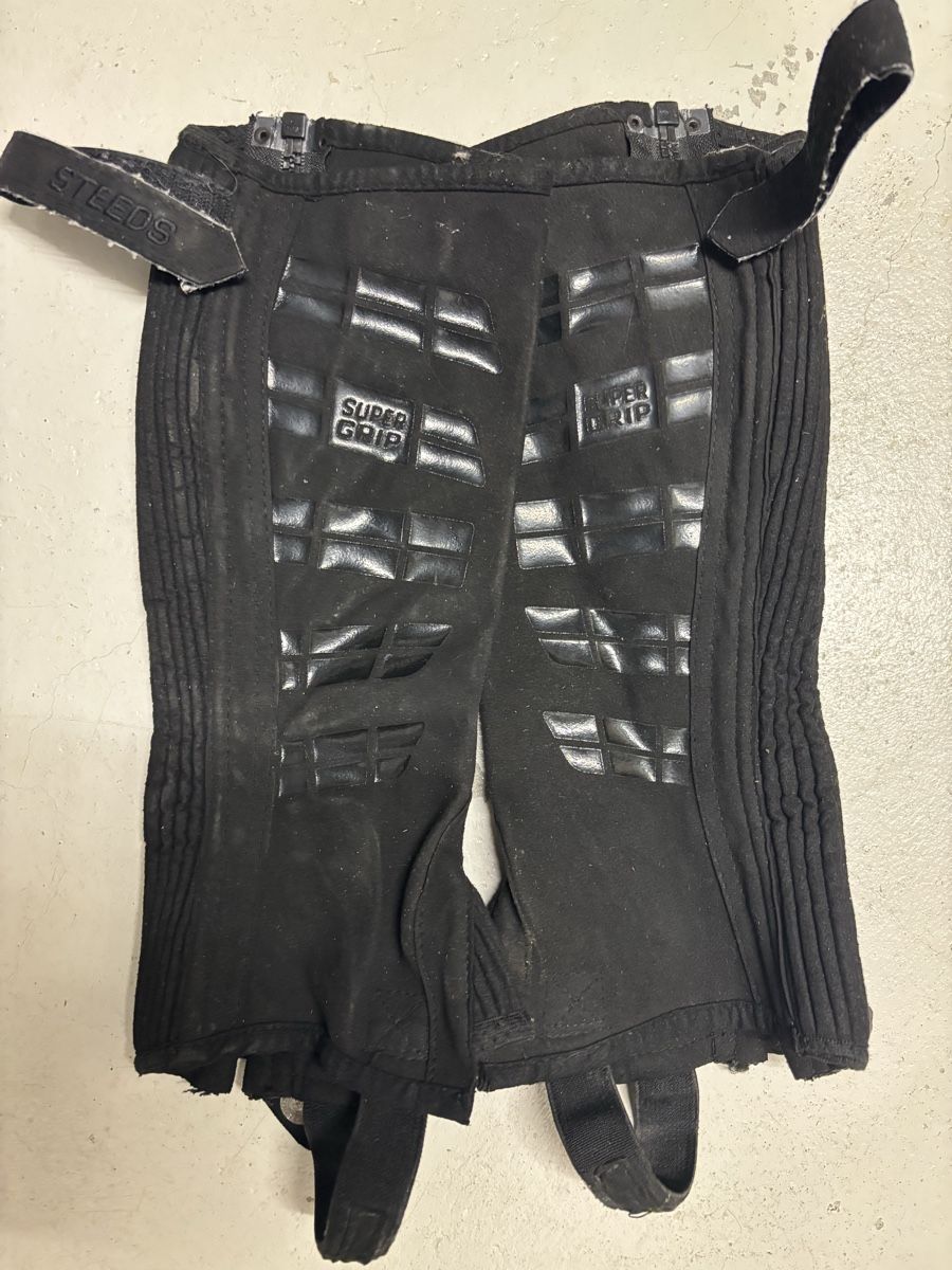 Jambières & Bandages: Chaps schwarz Gr. S – D'occasion à Biel-Benken BL par Bergerr 1