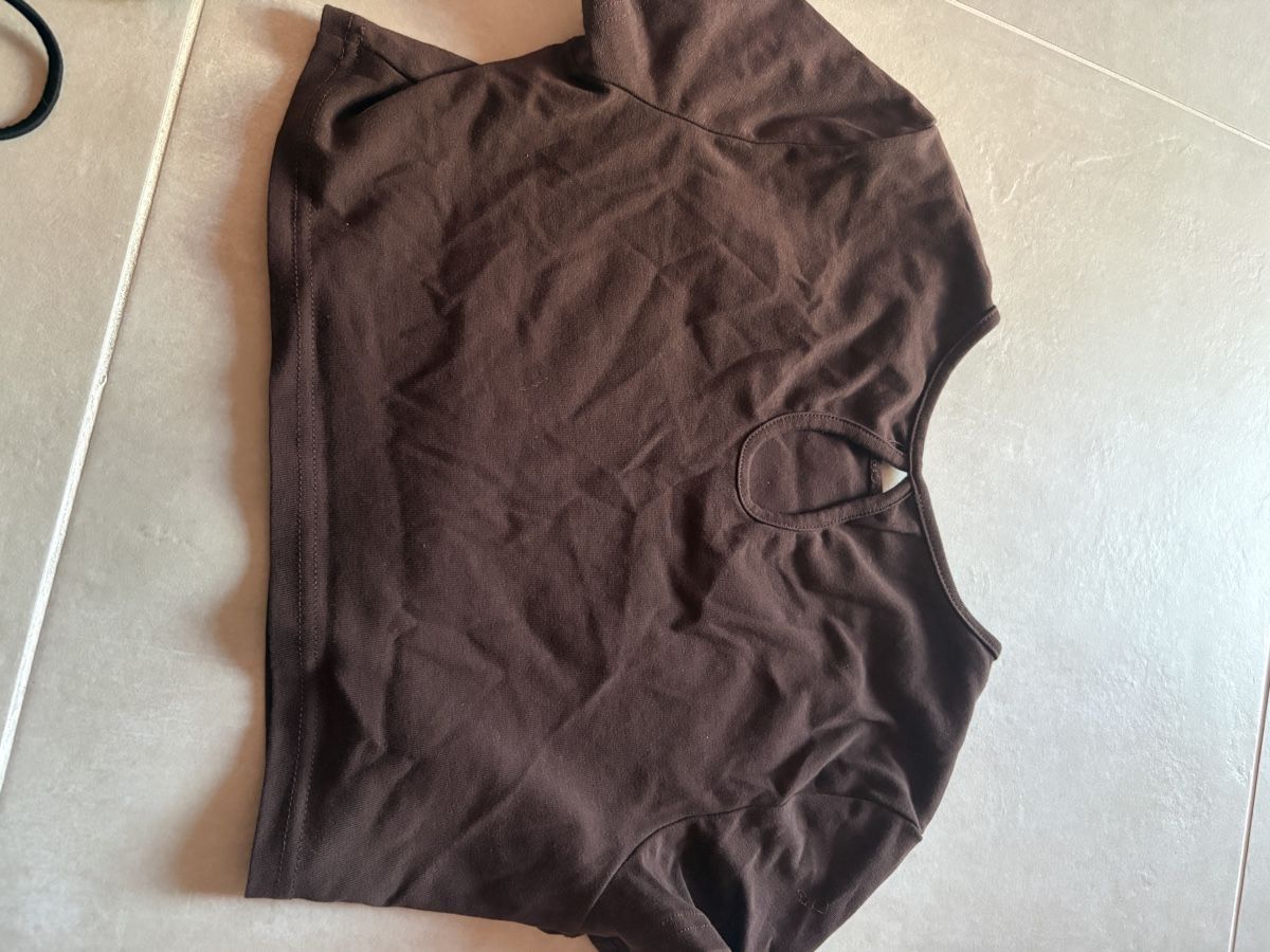 Shein Top: Braunes Crop Top in S – Usato da Aarwangen venduto da emelie.1101 1