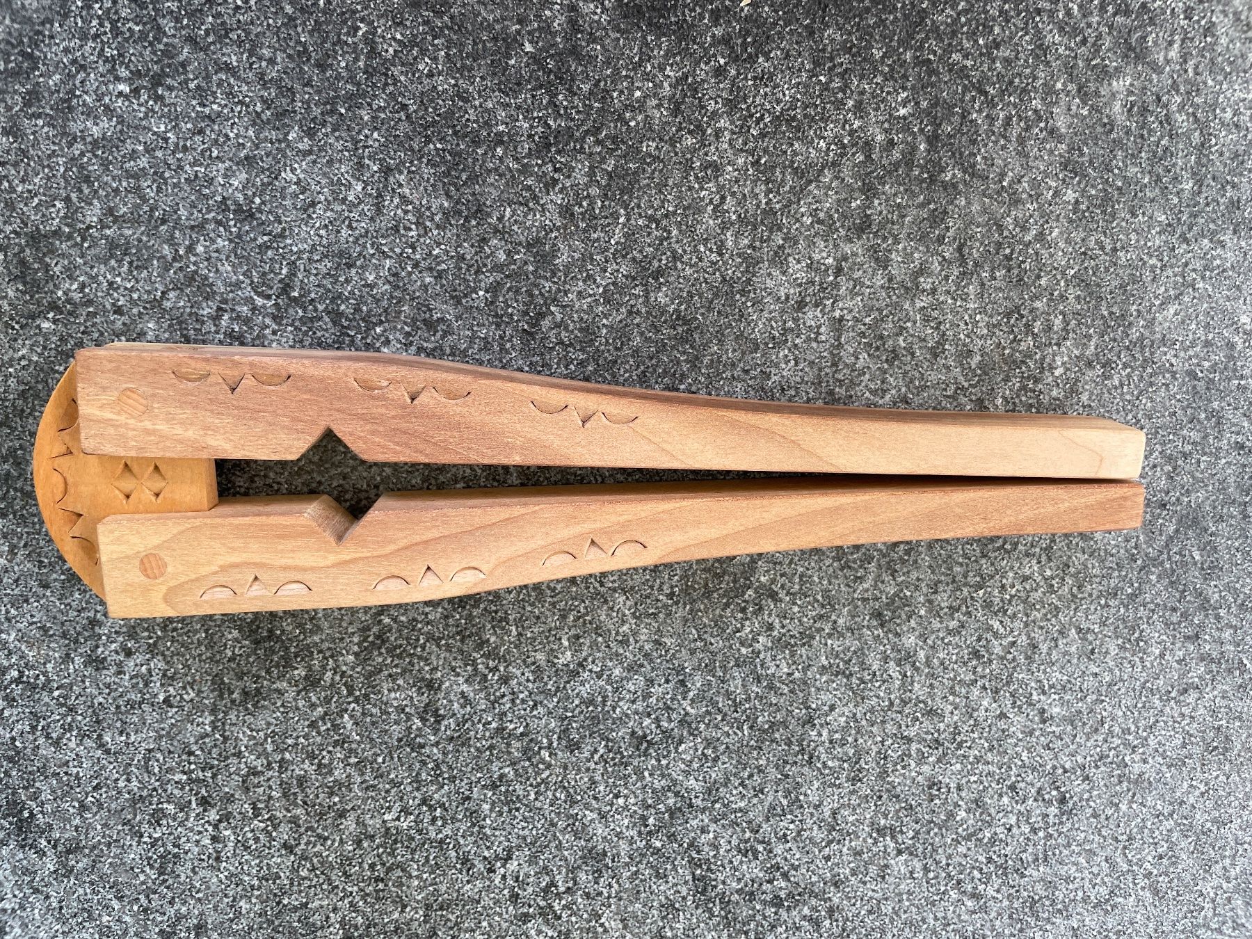 Elettrodomestici da cucina: Klapp-Nussknacker aus Holz mit Schnitzereien – Usato da Winterthur venduto da cheerio97 3
