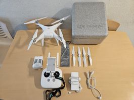 DJI Phantom 4 Drohne mit Zubehoer & Koffer (TOP)