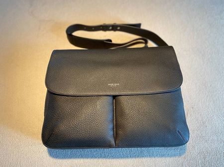 GIORGIO ARMANI Messenger Bag aus Leder