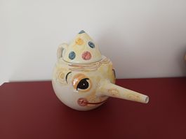 Lustige Teekanne mit Pinocchio-Gesicht, Keramik