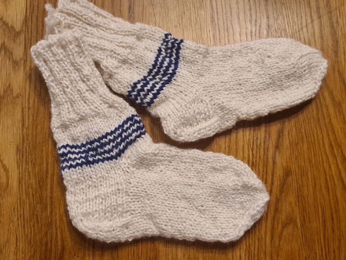 Socken für Kinder: Wolle Socken Kinder, Grösse 28-29 – Neu (gemäss Beschreibung) aus Winkel von Heuresis