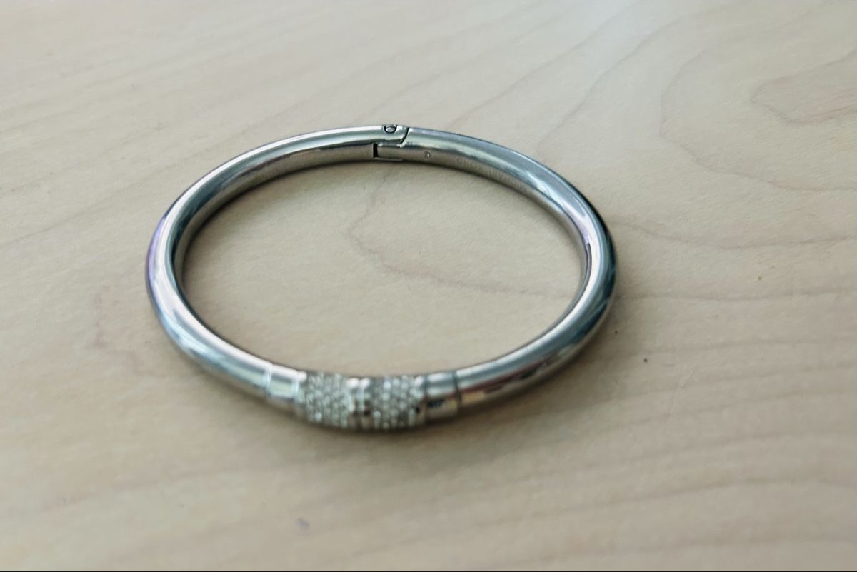 Michael Kors Bracciali & Braccialetti: Armreif Michael Kors silberfarben mit Magnetverschluss – Usato da Schwyz venduto da lookatit 1