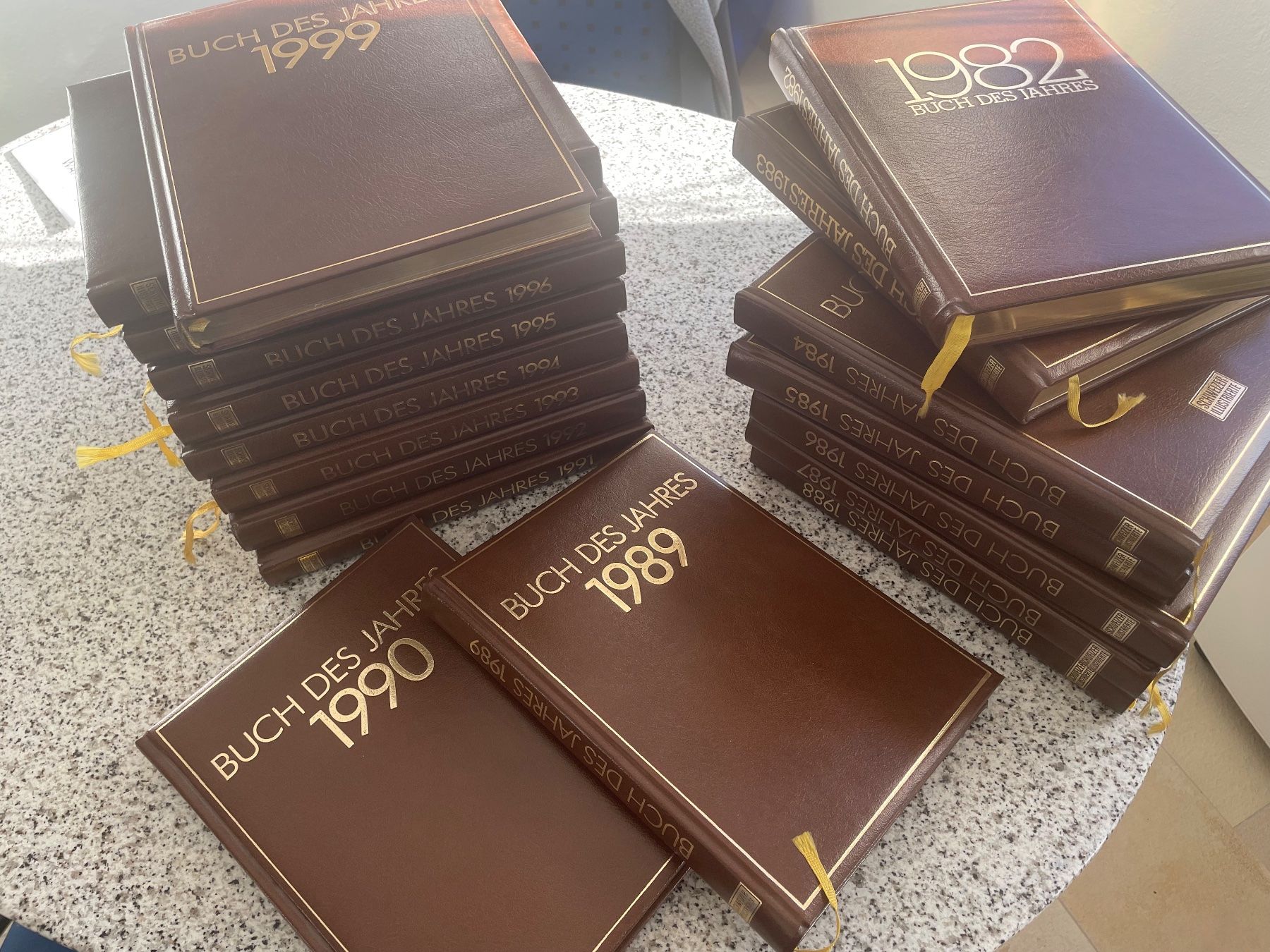 Libri: Buch des Jahres Sammlung 1982 - 1999 – Nuovo (secondo la descrizione) da Unterägeri venduto da ric_rr2d