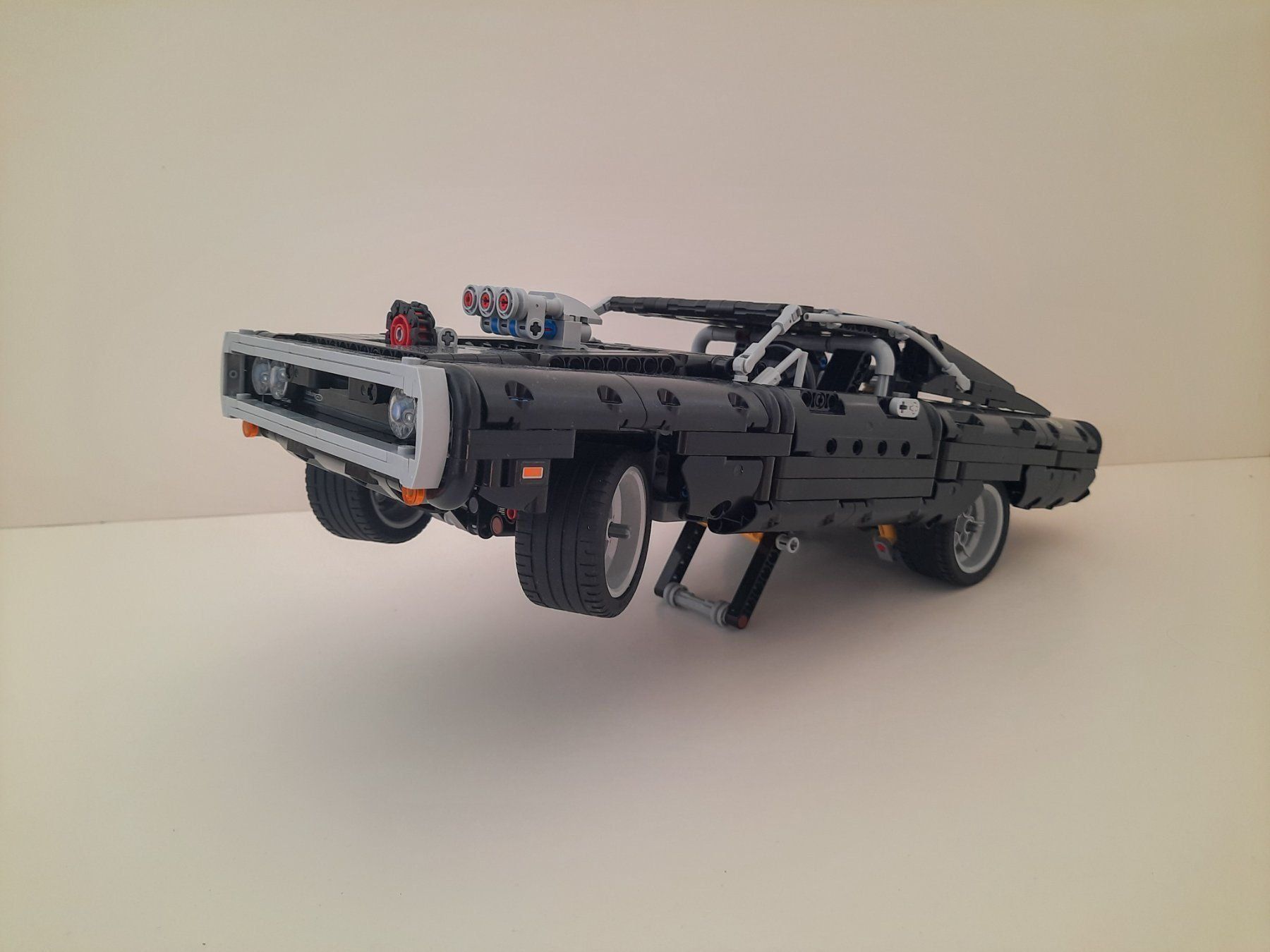 Lego Spielzeuge: LEGO Technik 42111 - Dom's Dodge Charger – Gebraucht aus Bassersdorf von Serayy