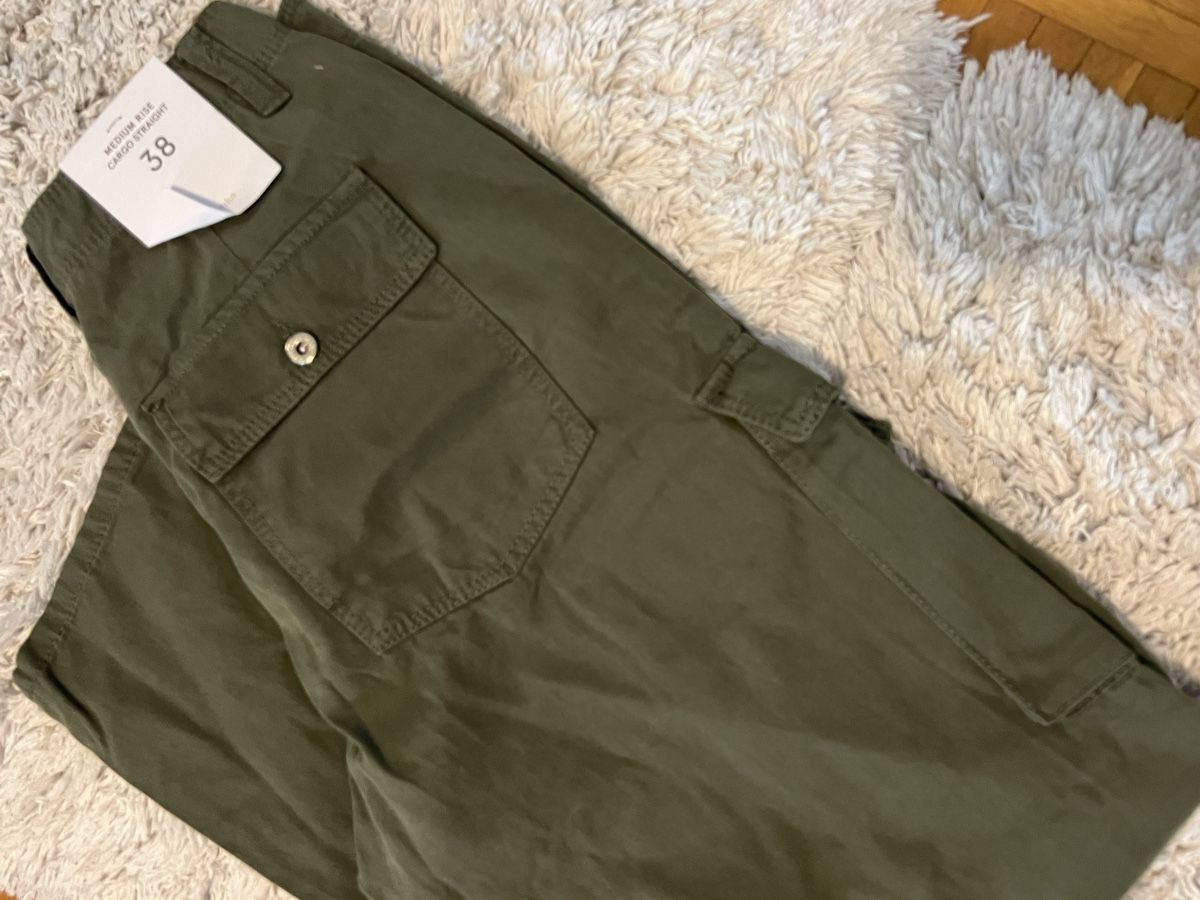 Bershka Hosen: Cargo  – Neu und originalverpackt aus Moudon von cin_6rxj 1
