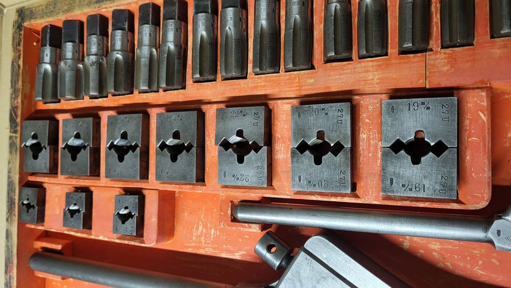 Schneideisen Linksgewinde M3 5 8 12 14 bis M30 Gewindeschneider links
