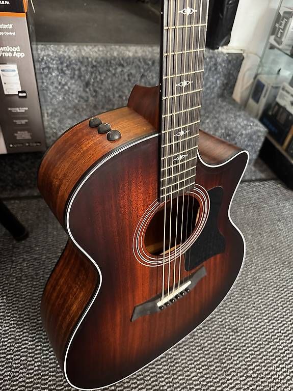Strumenti musicali: Taylor 324ce Next Generation  – Nuovo e nell'imballaggio originale da Morges venduto da GvnMusic 4
