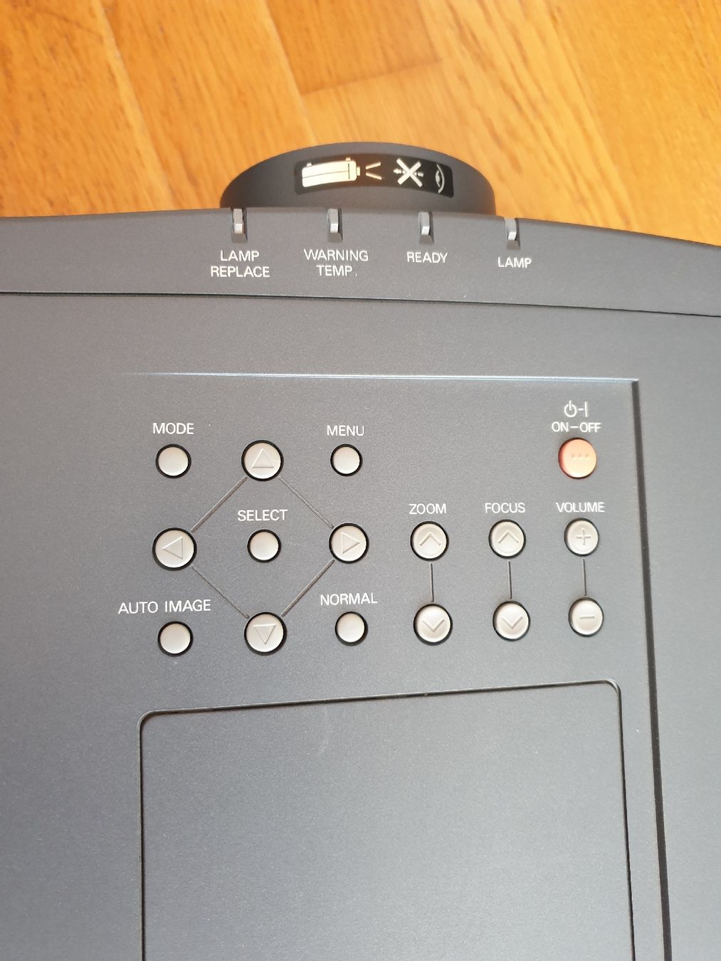 Sanyo Proiettori: SANYO PLC-XP10EA Multimedia Projektor mit Tasche – Usato da Ittigen venduto da Ziok187 7